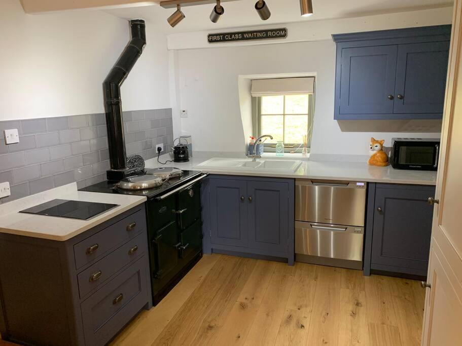 Hannam Cottage, Beautiful Listed Cottage At Start Of The 3 Peaks ホールトン・イン・リブルズデール エクステリア 写真