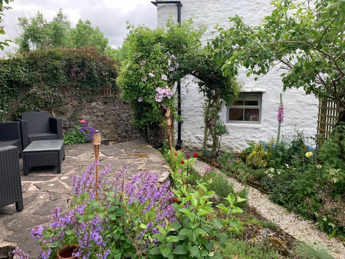 Hannam Cottage, Beautiful Listed Cottage At Start Of The 3 Peaks ホールトン・イン・リブルズデール エクステリア 写真